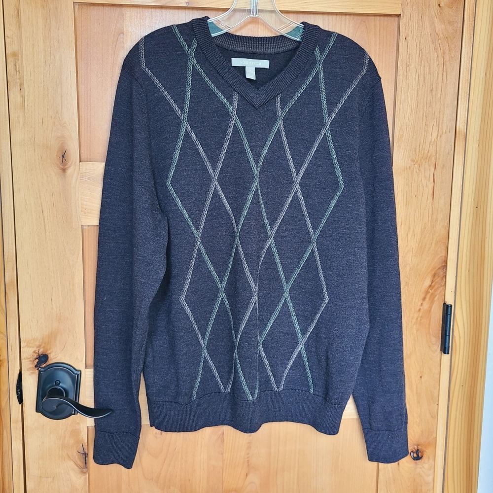 Nordstrom 100% Merino Wool Gray MEDIUM Argyle V Neck Sweater Classic Preppy M